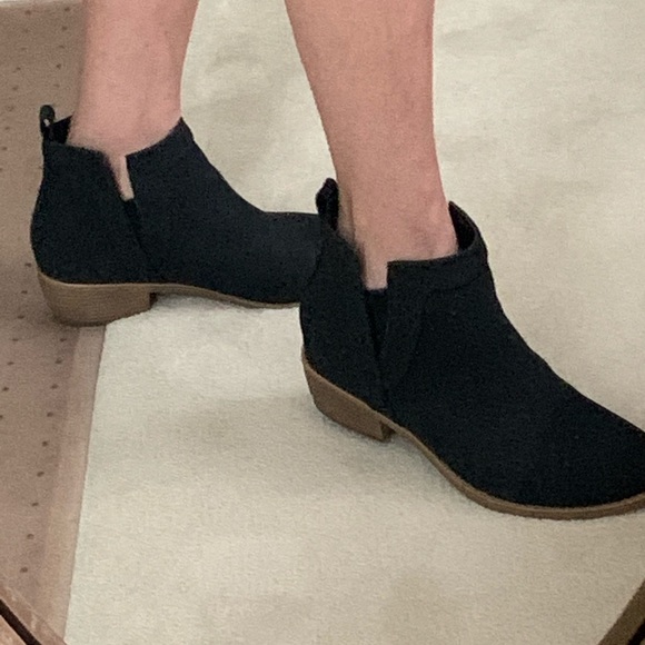 NIB Juicy Couture “Laniee” Black Ankle Boots - Picture 6 of 7